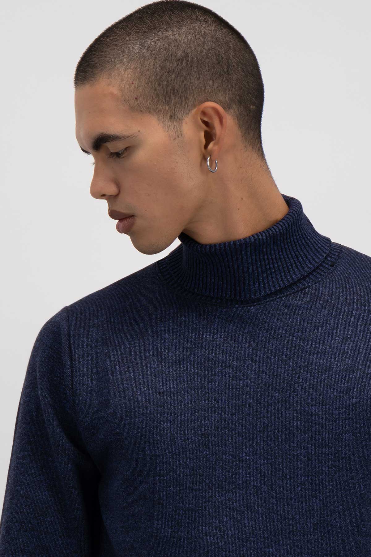 SUÉTER SLIM FIT LMENTAL image number 3