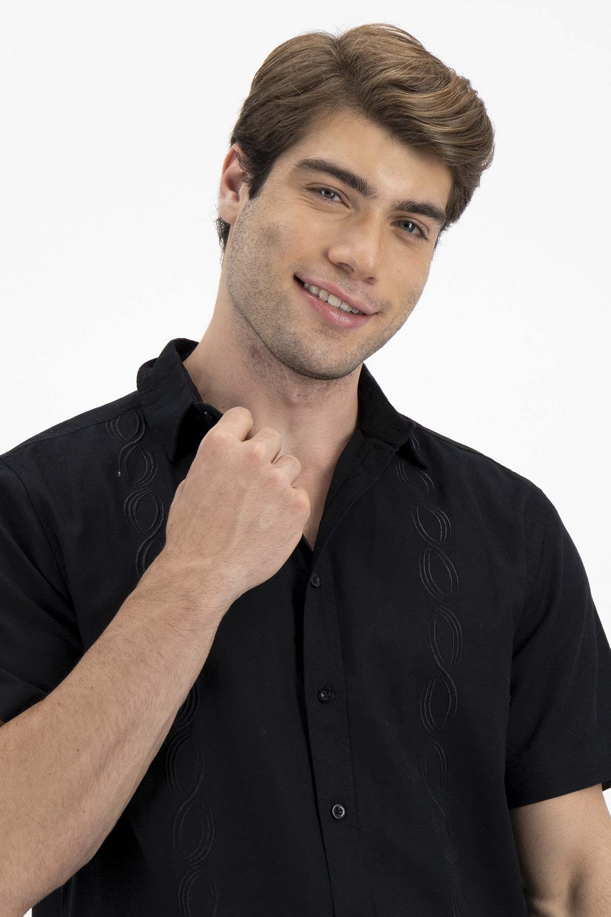 GUAYABERA CONTEMPORARY FIT MENS FASHION image number 3