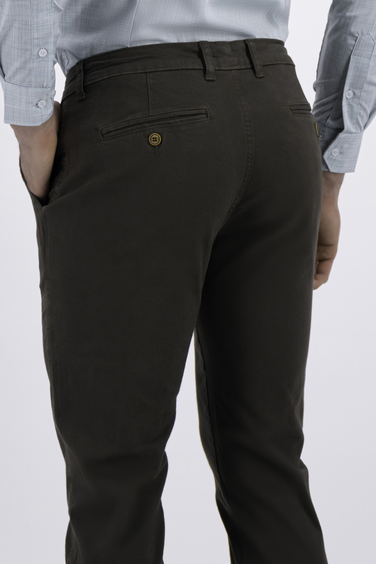PANTALÓN CASUAL VERDE OLIVA CONTEMPORARY FIT LAMBERTI image number 3