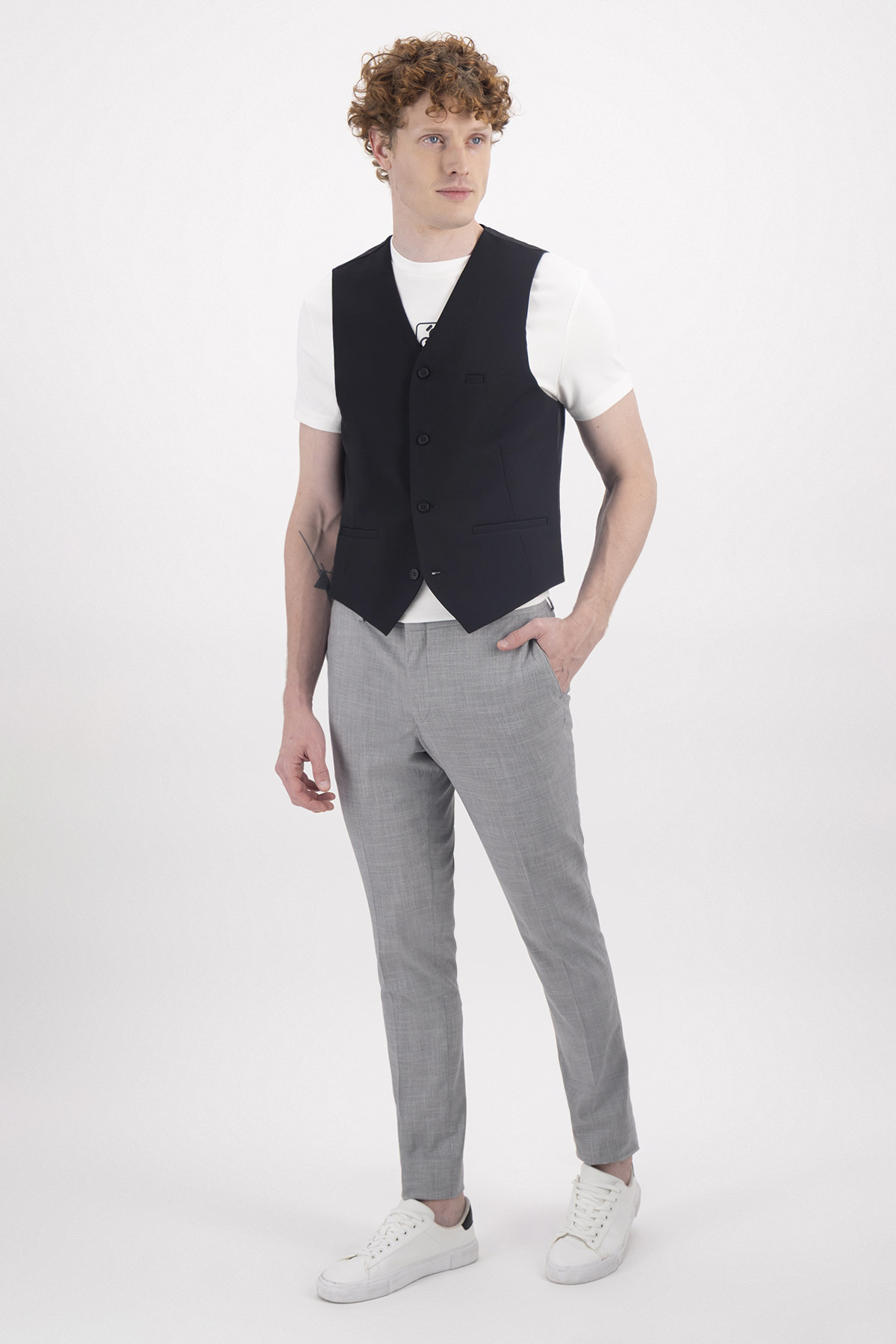 CHALECO FORMAL CONTEMPORARY FIT SONNETI image number 3