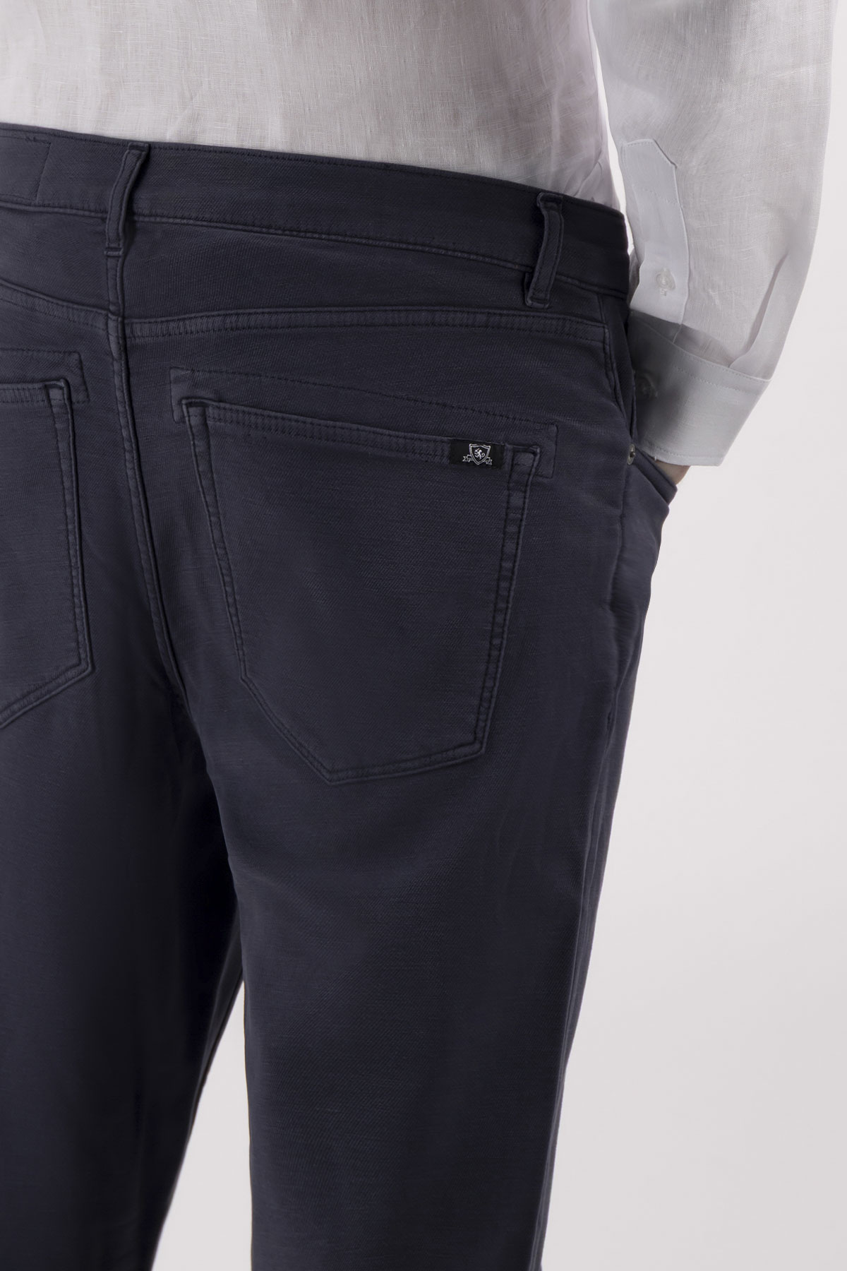 PANTALÓN CASUAL CONTEMPORARY FIT LAMBERTI image number 3