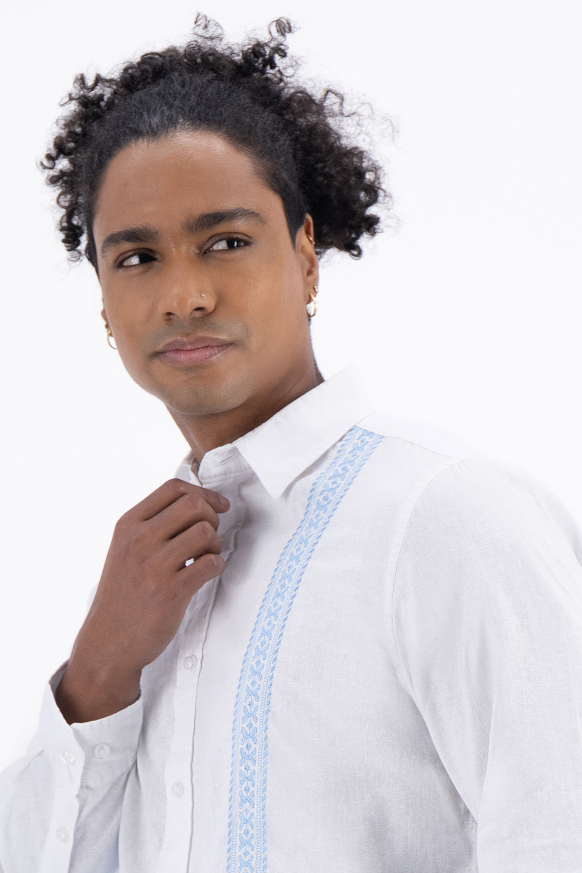 GUAYABERA CONTEMPORARY FIT MENS FASHION image number 4