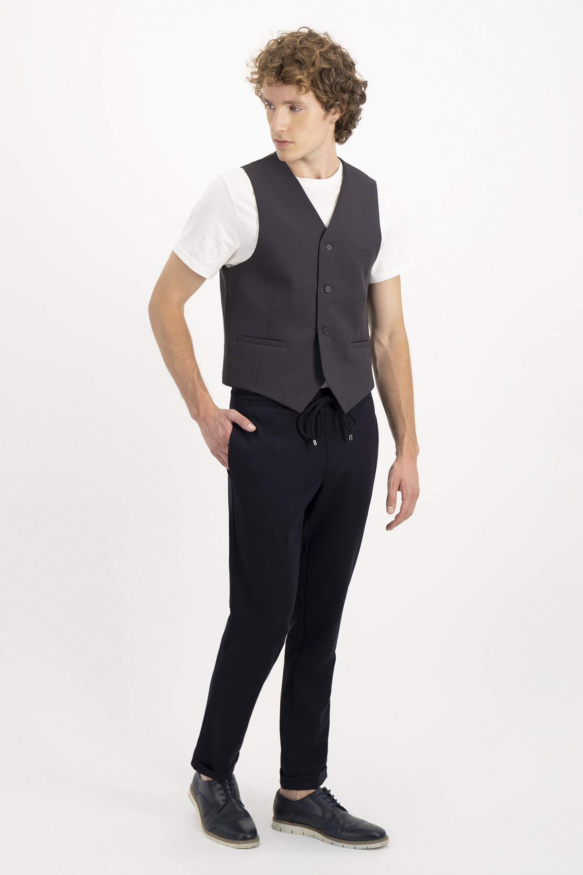 CHALECO FORMAL CONTEMPORARY FIT SONNETI image number 3