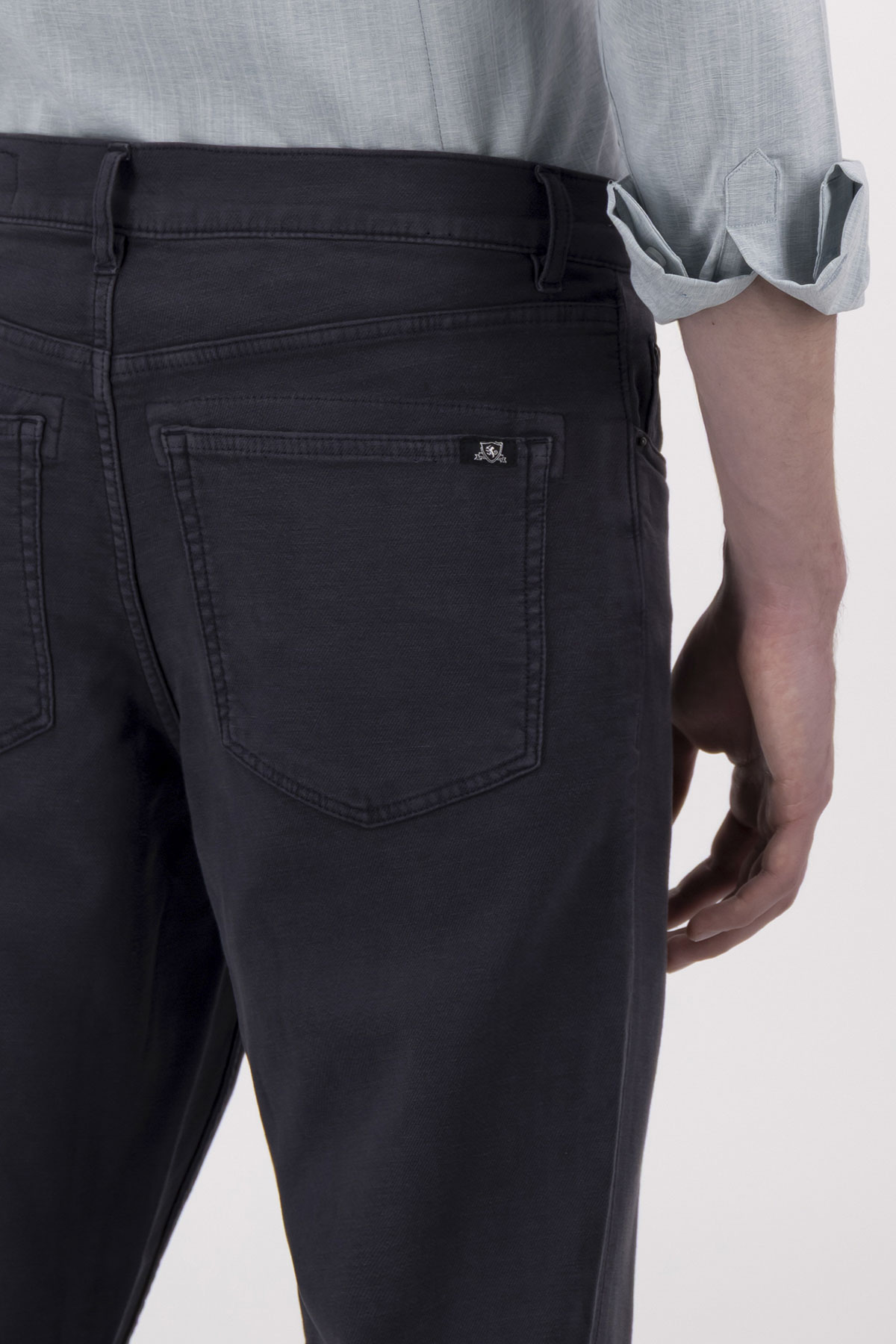 PANTALÓN CASUAL CONTEMPORARY FIT LAMBERTI image number 3