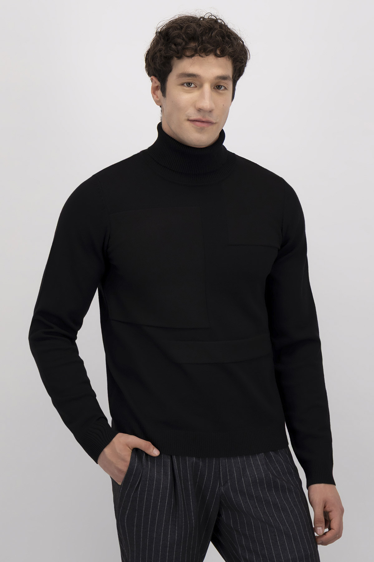 Suéter Cuello Alto Geométrico Slim