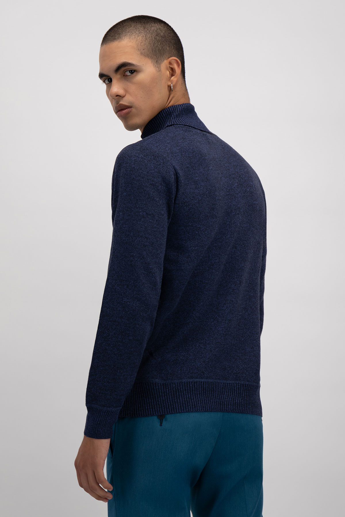 SUÉTER SLIM FIT LMENTAL image number 2