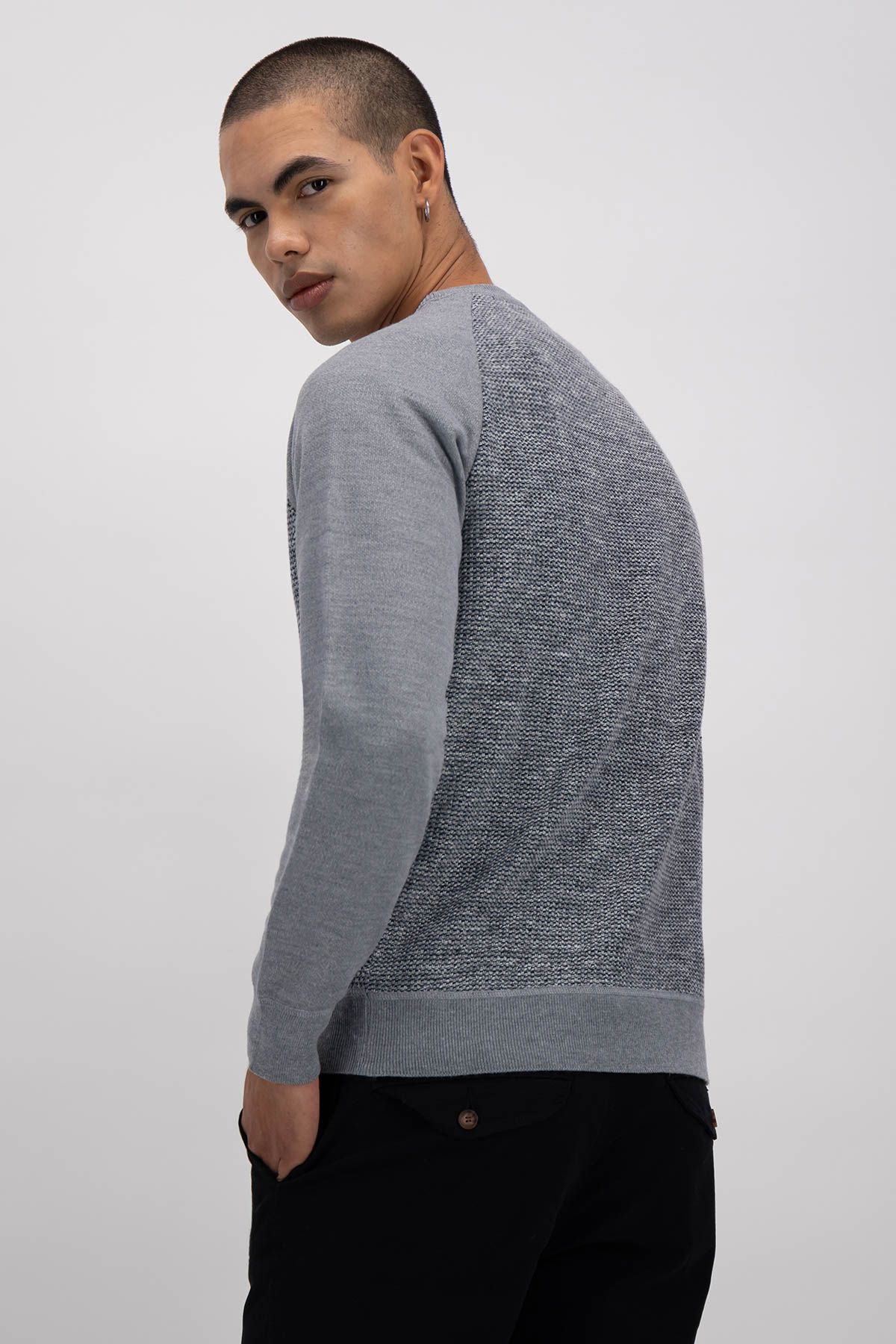 SUÉTER SLIM FIT LMENTAL image number 2