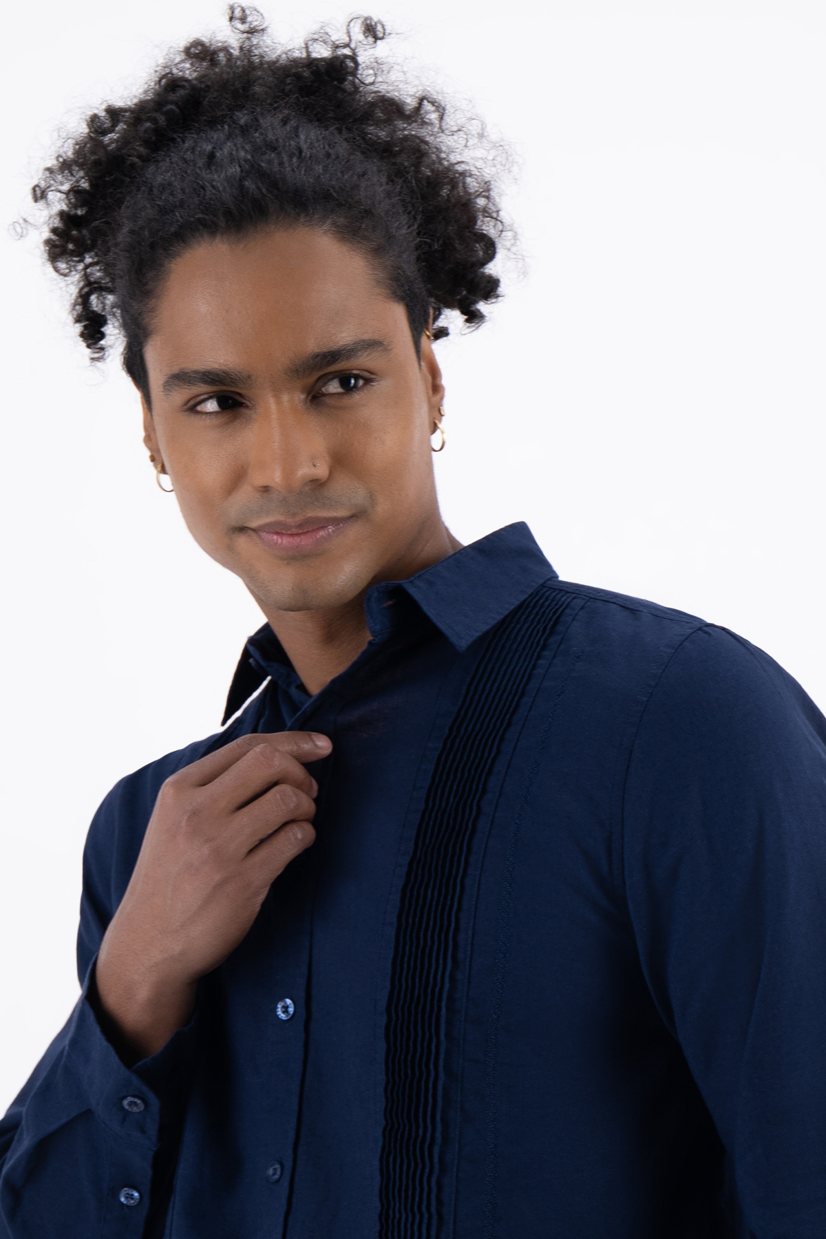 GUAYABERA CONTEMPORARY FIT MENS FASHION image number 4