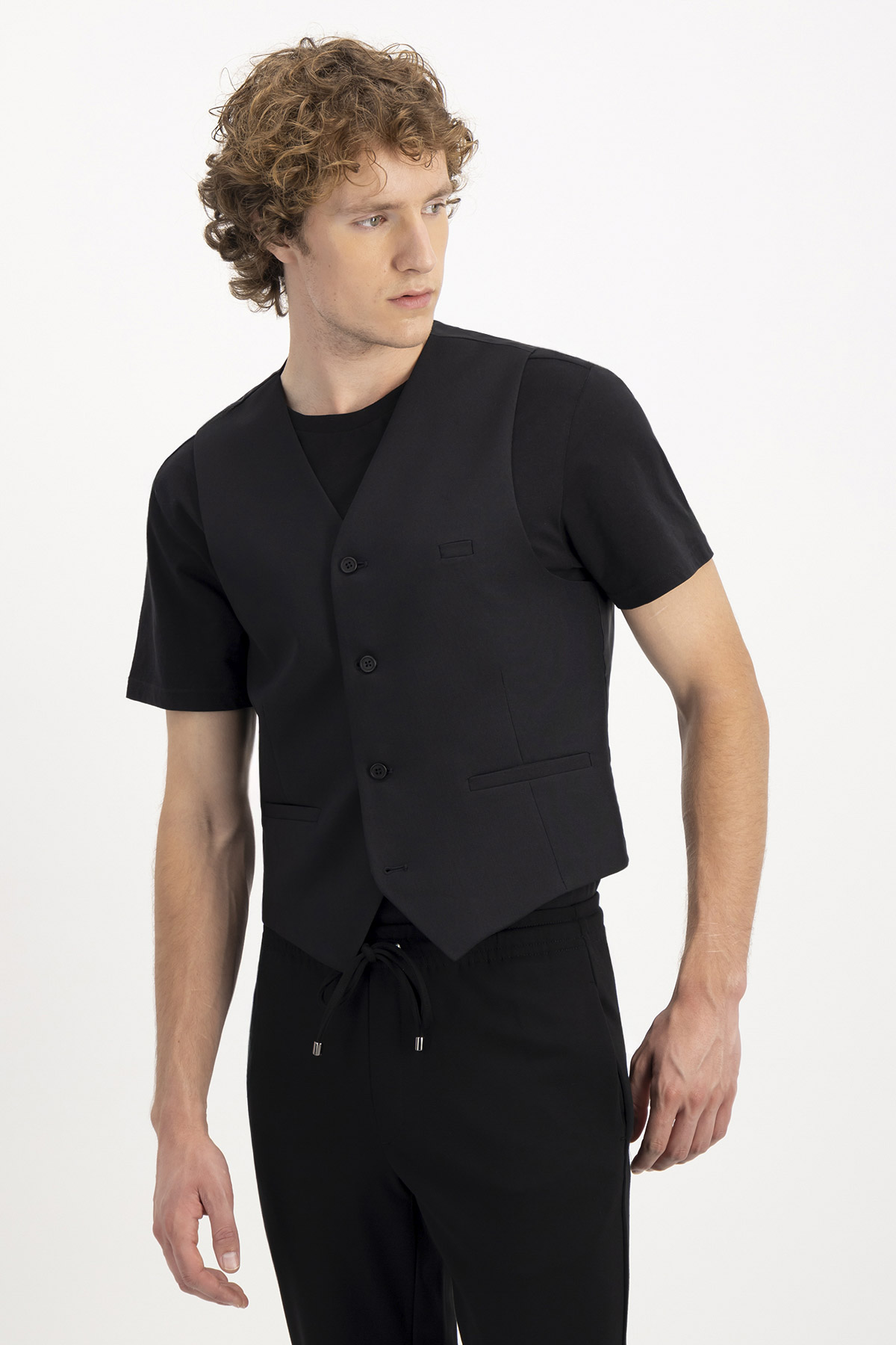 CHALECO FORMAL CONTEMPORARY FIT SONNETI image number 0