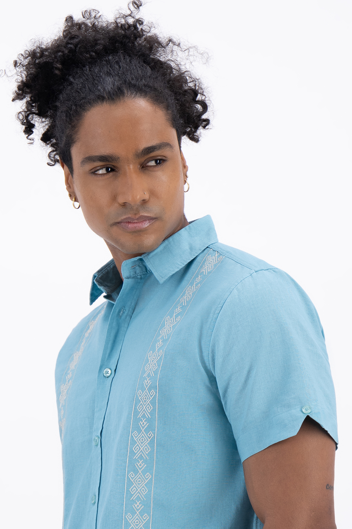 GUAYABERA CONTEMPORARY FIT MENS FASHION image number 4