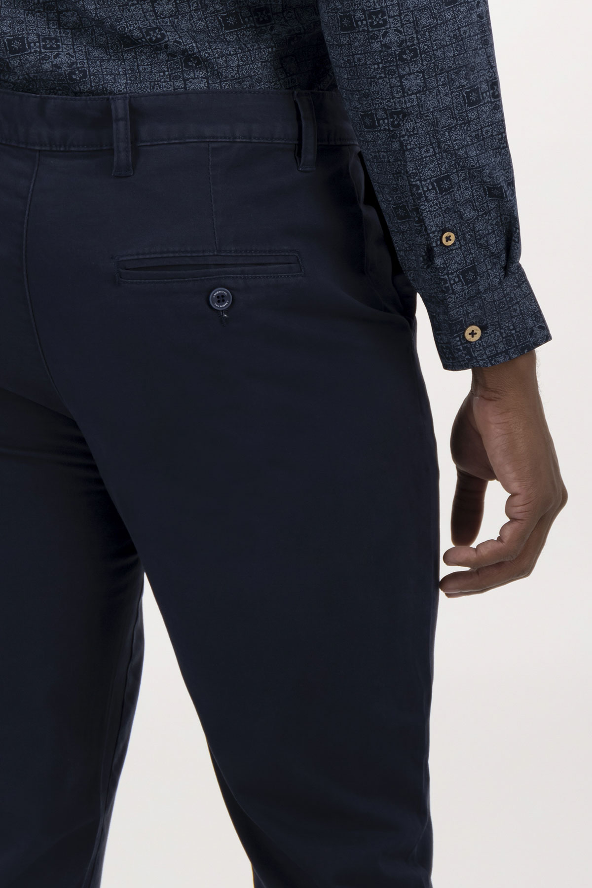 PANTALÓN CASUAL SLIM FIT LMENTAL image number 3