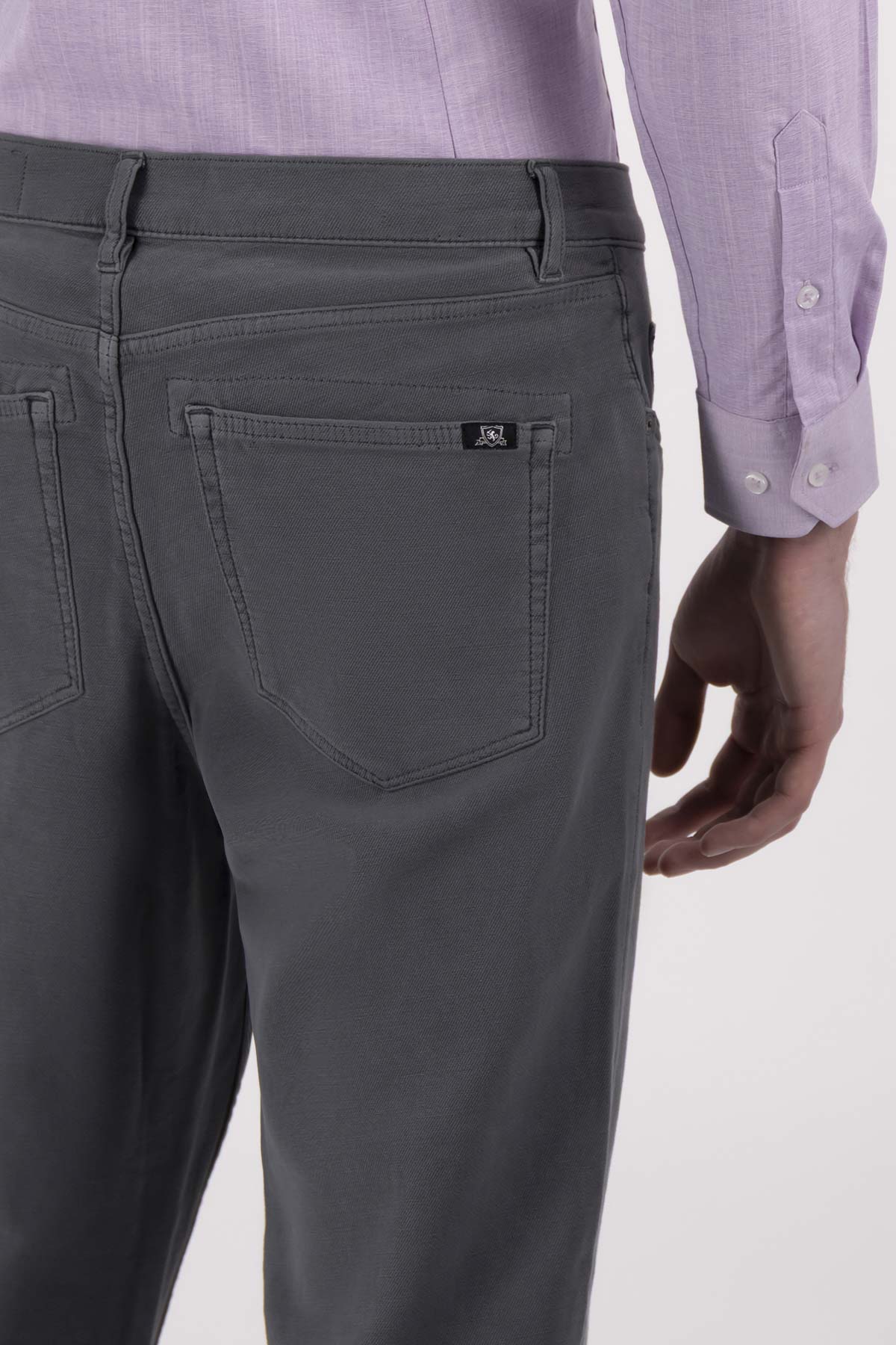 PANTALÓN CASUAL CONTEMPORARY FIT LAMBERTI image number 3