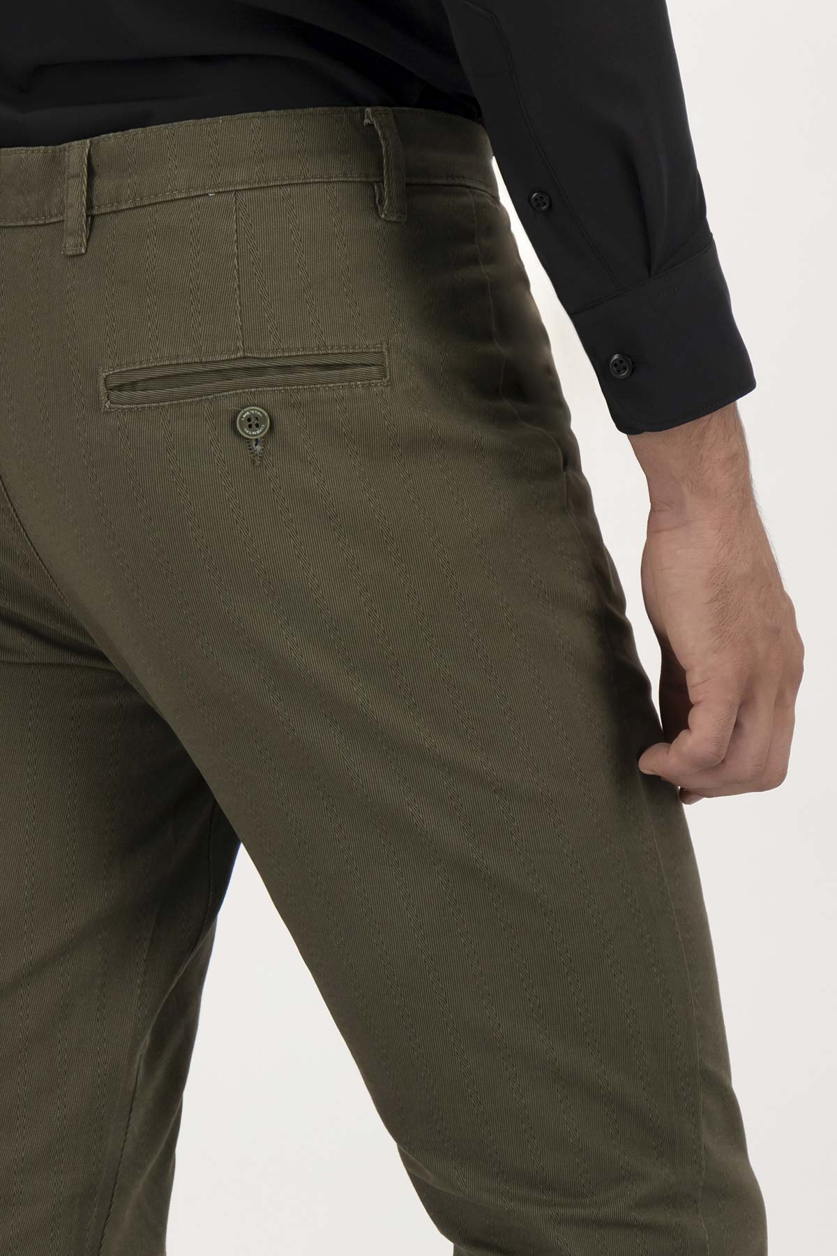 PANTALÓN CASUAL SLIM FIT LMENTAL image number 3
