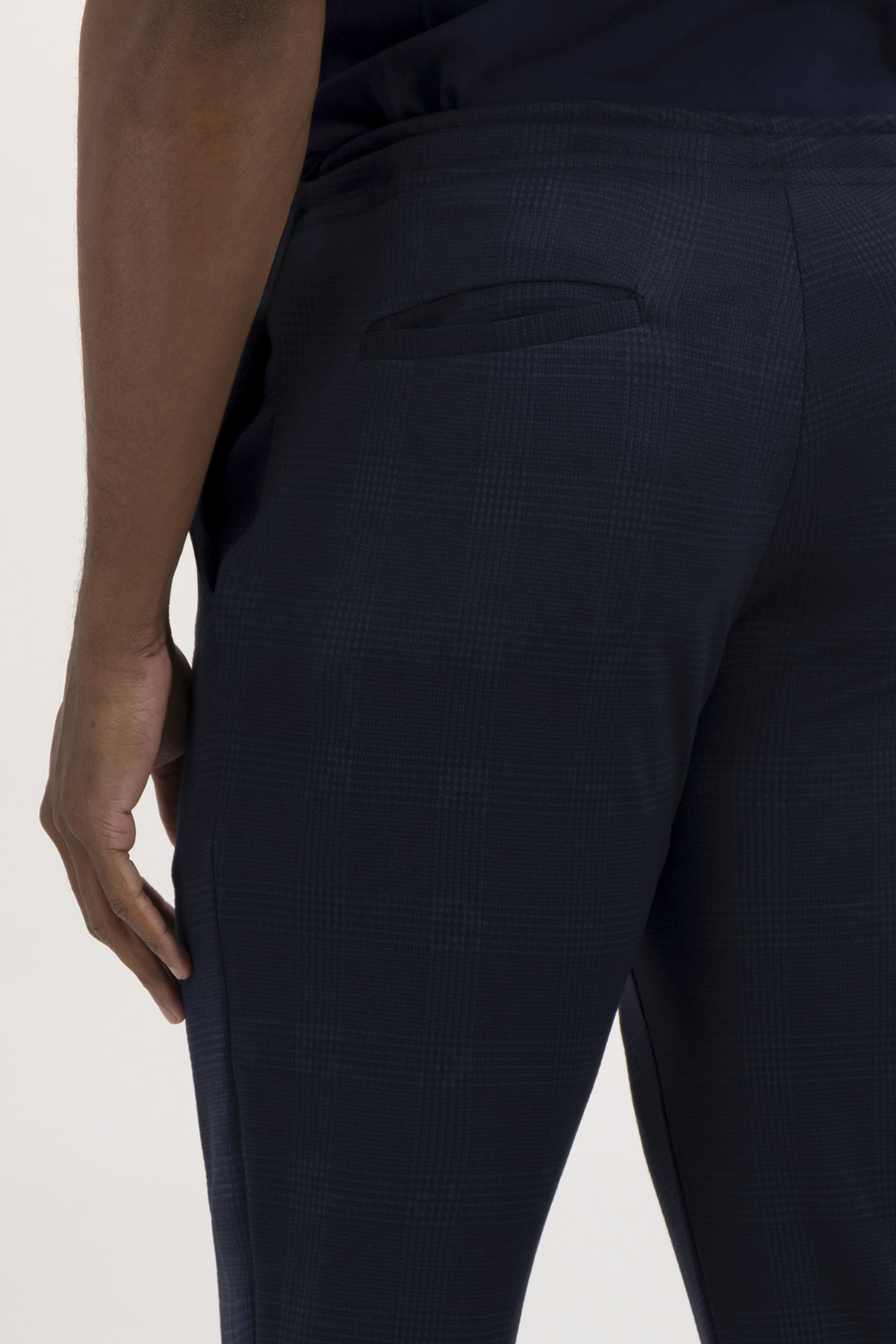 PANTALÓN TIPO JOGGER SLIM FIT LMENTAL image number 3