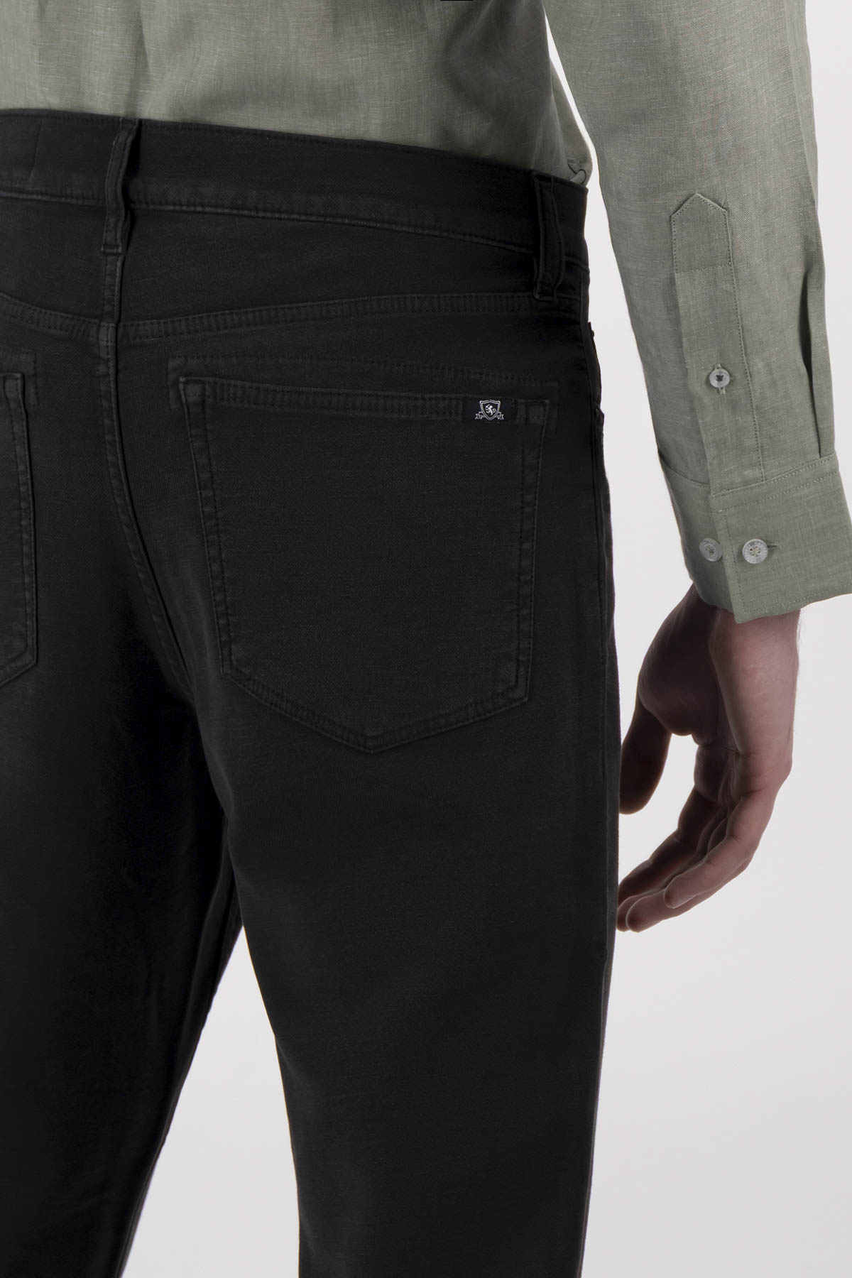 PANTALÓN CASUAL CONTEMPORARY FIT LAMBERTI image number 3