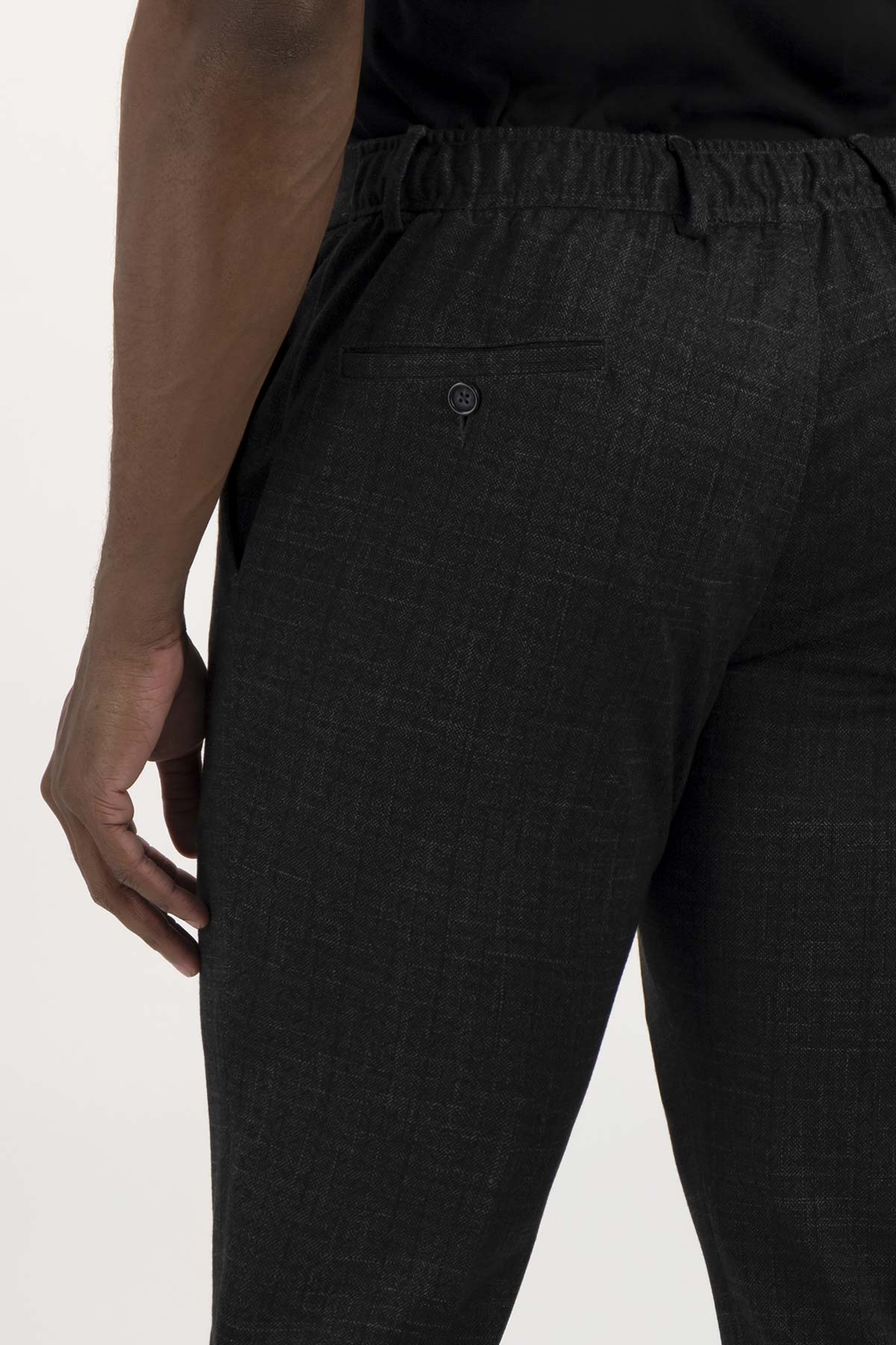 PANTALÓN TIPO JOGGER SLIM FIT LMENTAL image number 3