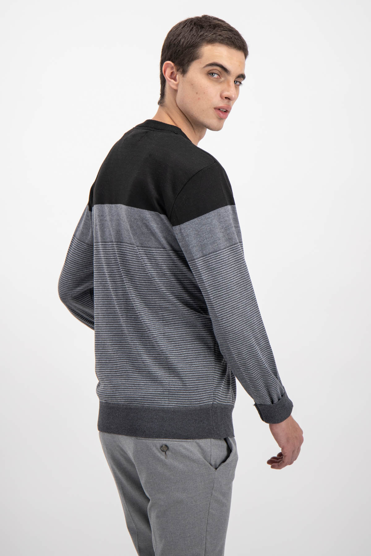 SUÉTER CONTEMPORARY FIT SONNETI image number 2